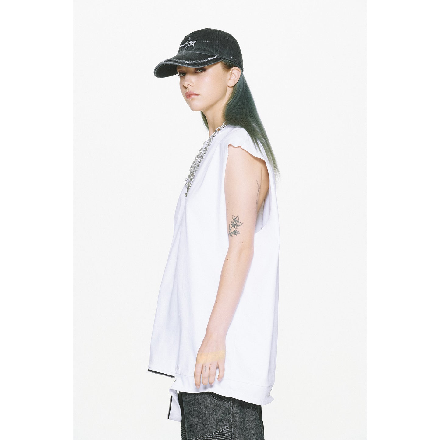 ZIP SLEEVELESS TOP / WHITE