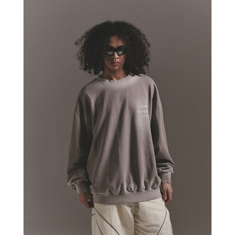 GOTHIC LOGO CREWNECK SWEAT / BROWN