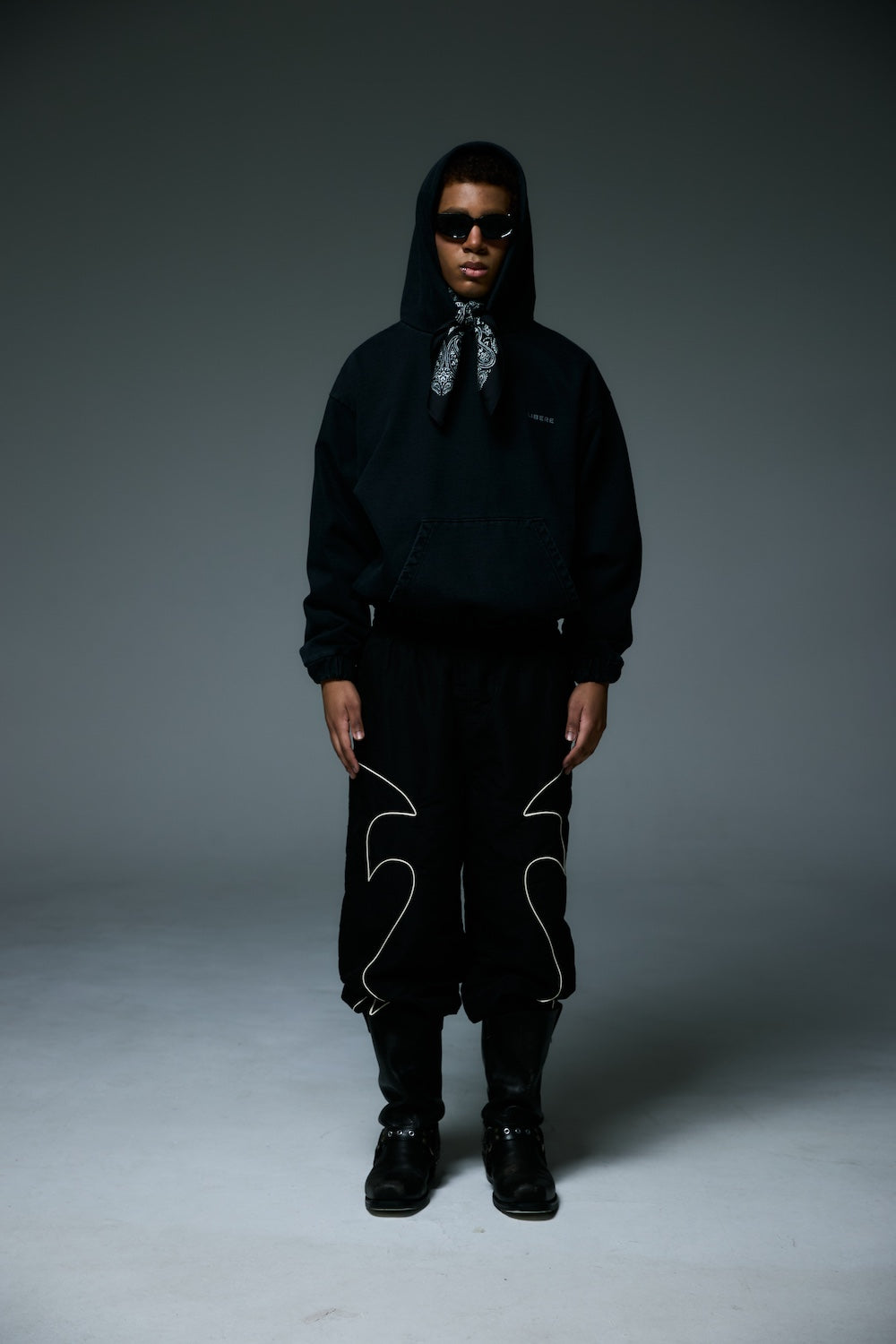 REFLECT LOGO HOODIE / BLACK