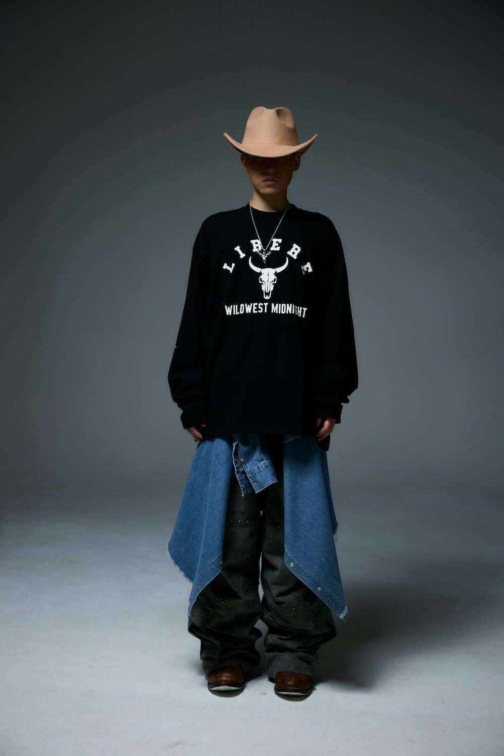 BISON BULL LONG SLEEVE T-SHIRTS / BLACK