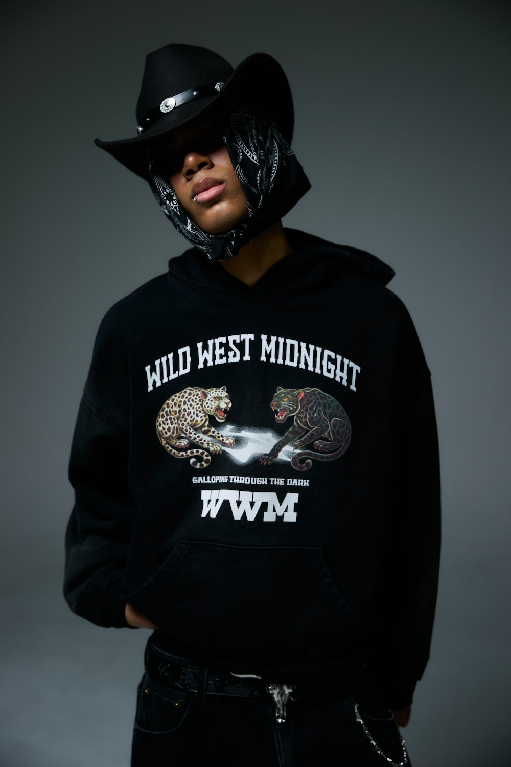 MIDNIGHT GALLOP HOODY / BLACK
