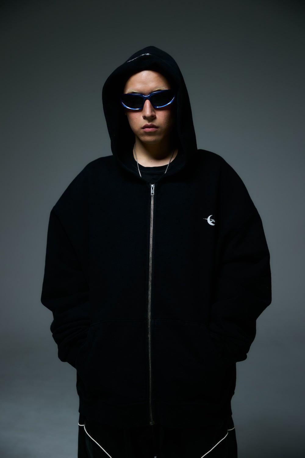 MIDNIGHT ZIP-UP HOOD / BLACK