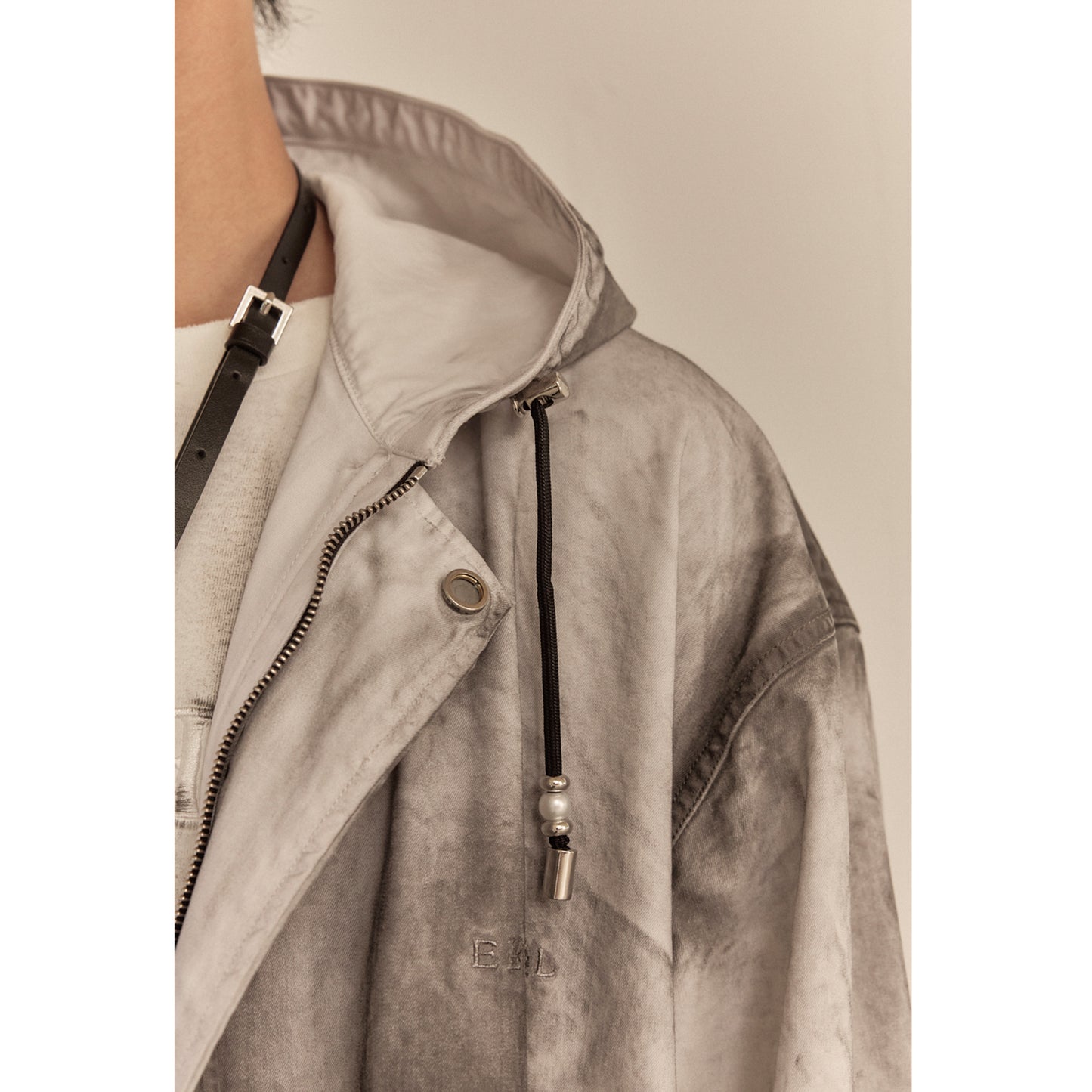 HOODED ZIPPER COAT / WHITE