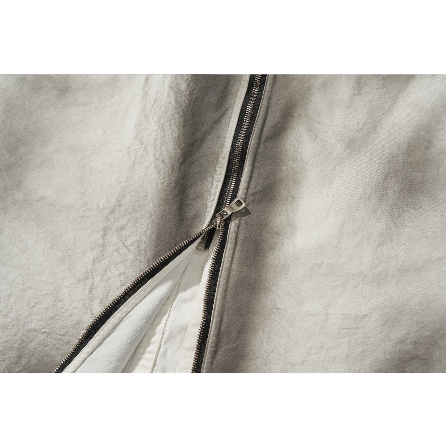 HOODED ZIPPER COAT / WHITE