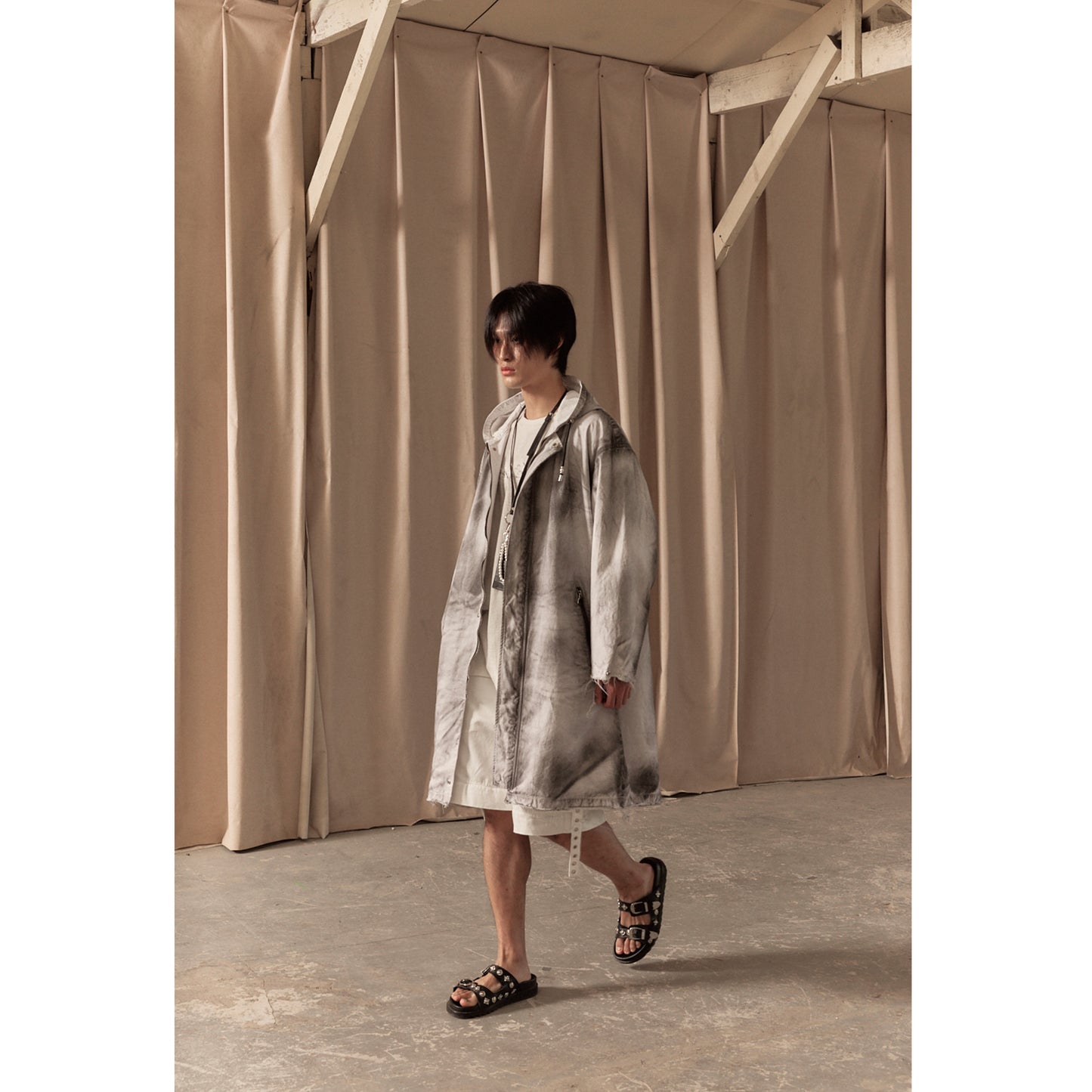 HOODED ZIPPER COAT / WHITE