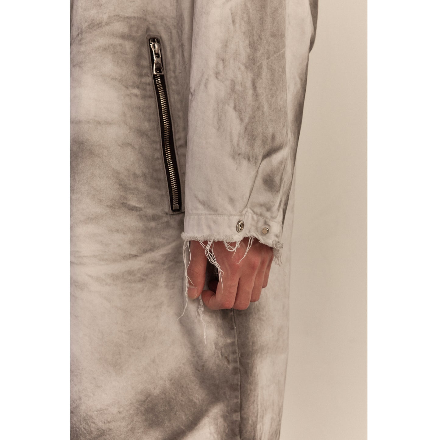 HOODED ZIPPER COAT / WHITE