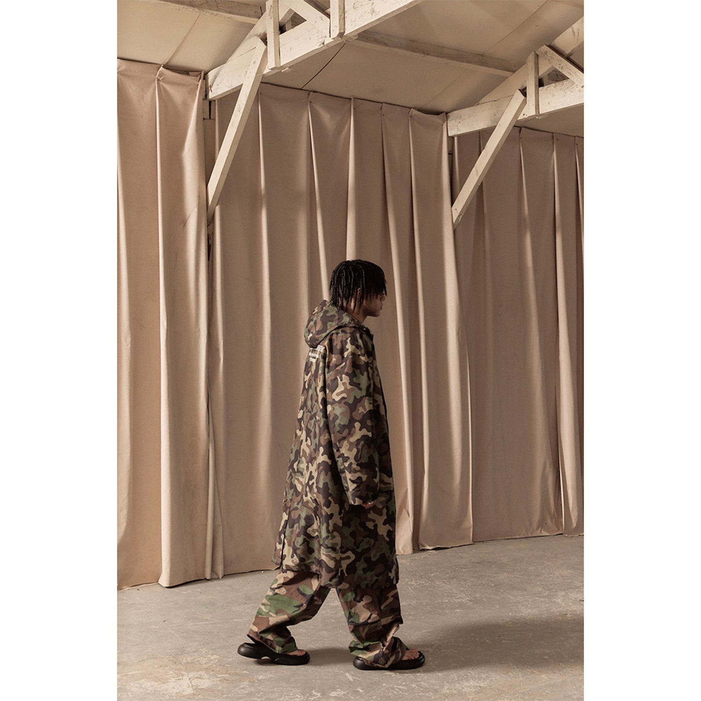 OVERSIZED RAIN COAT / CAMO