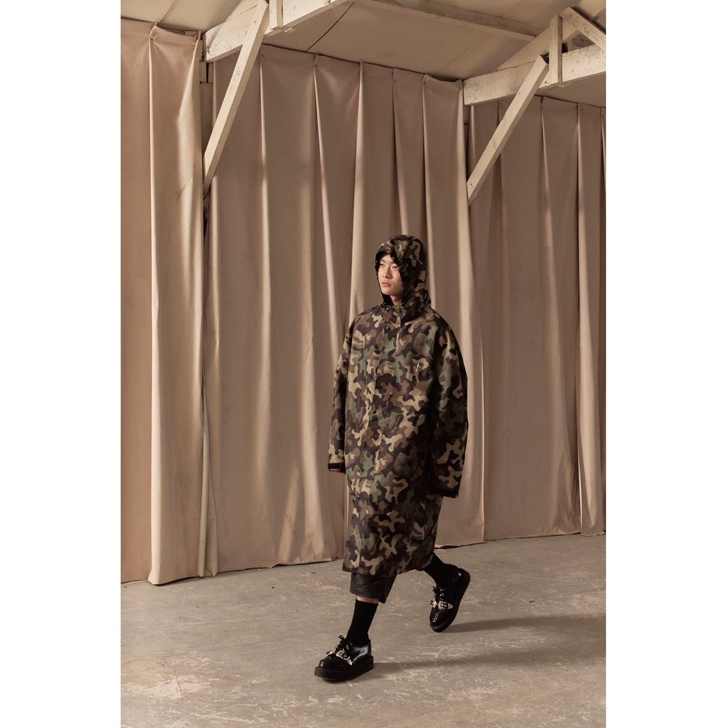 OVERSIZED RAIN COAT / CAMO