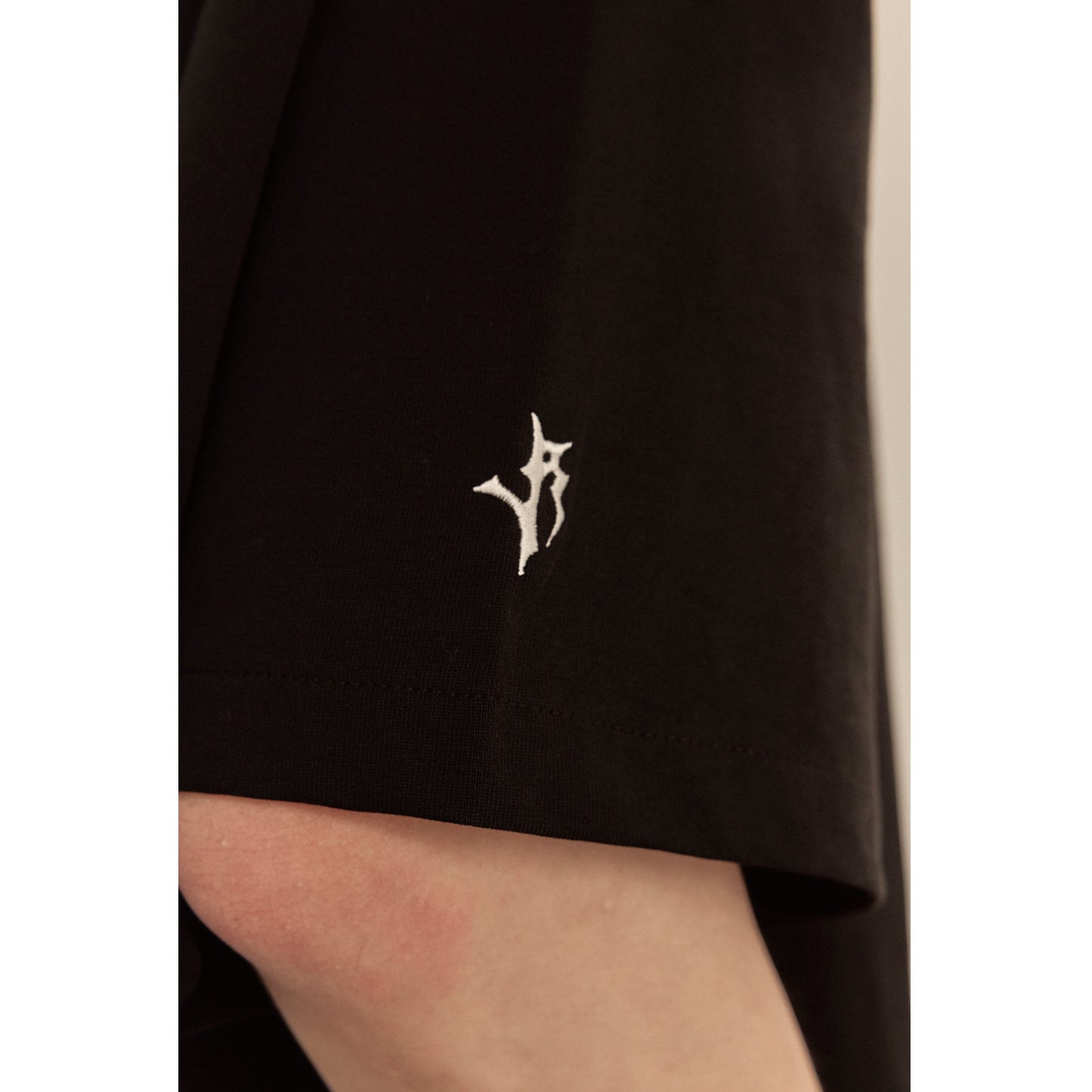 LIBERE LOGO T-SHIRT / BLACK