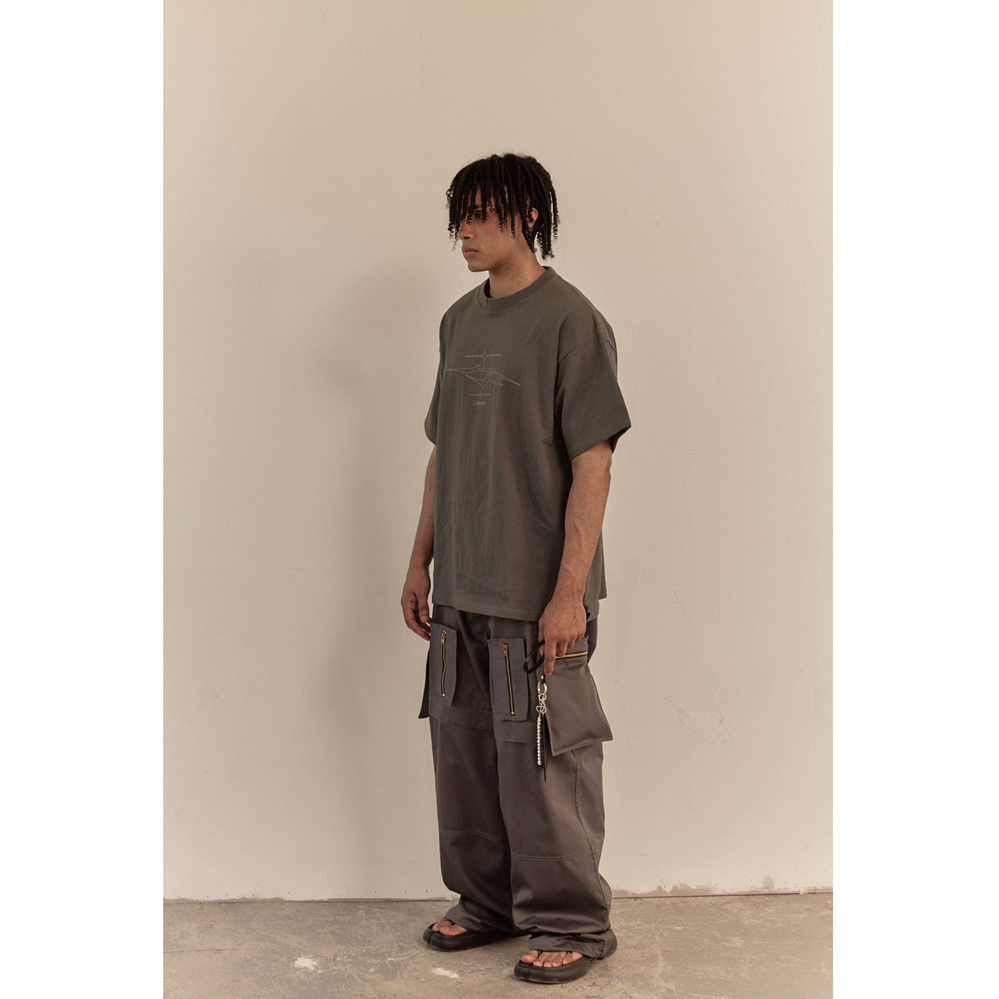 LR LOGO T-SHIRT / CHARCOAL