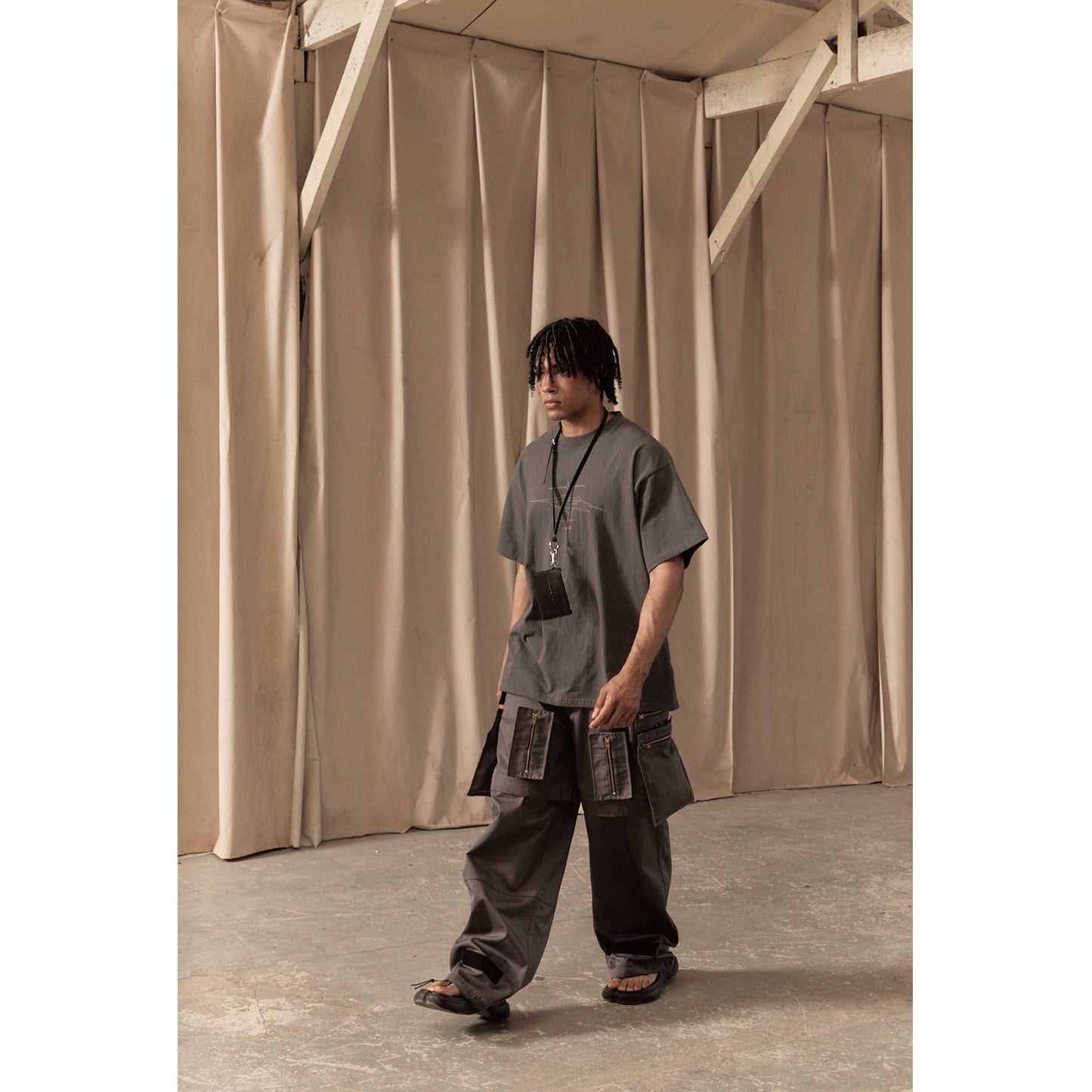 LR LOGO T-SHIRT / CHARCOAL