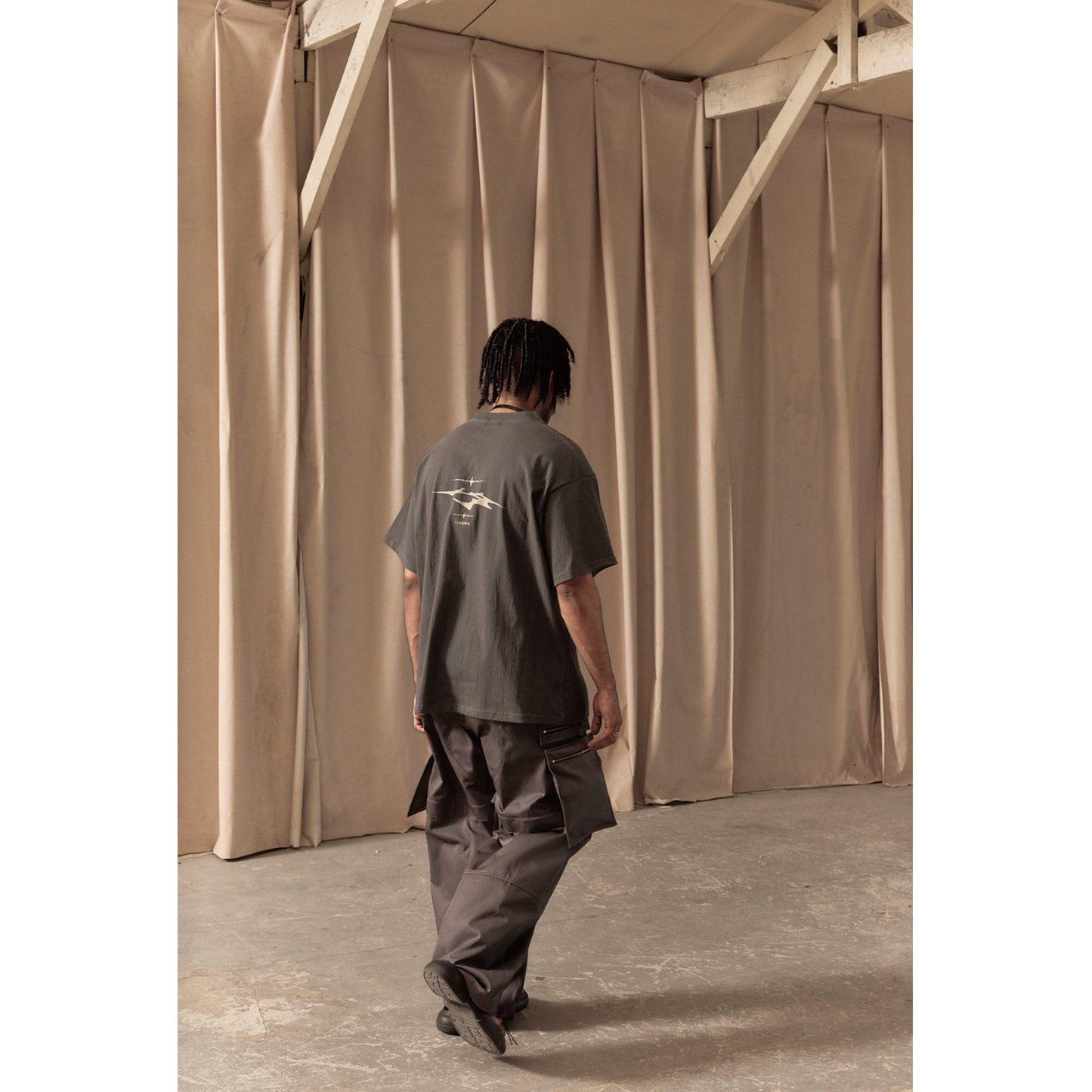 LR LOGO T-SHIRT / CHARCOAL