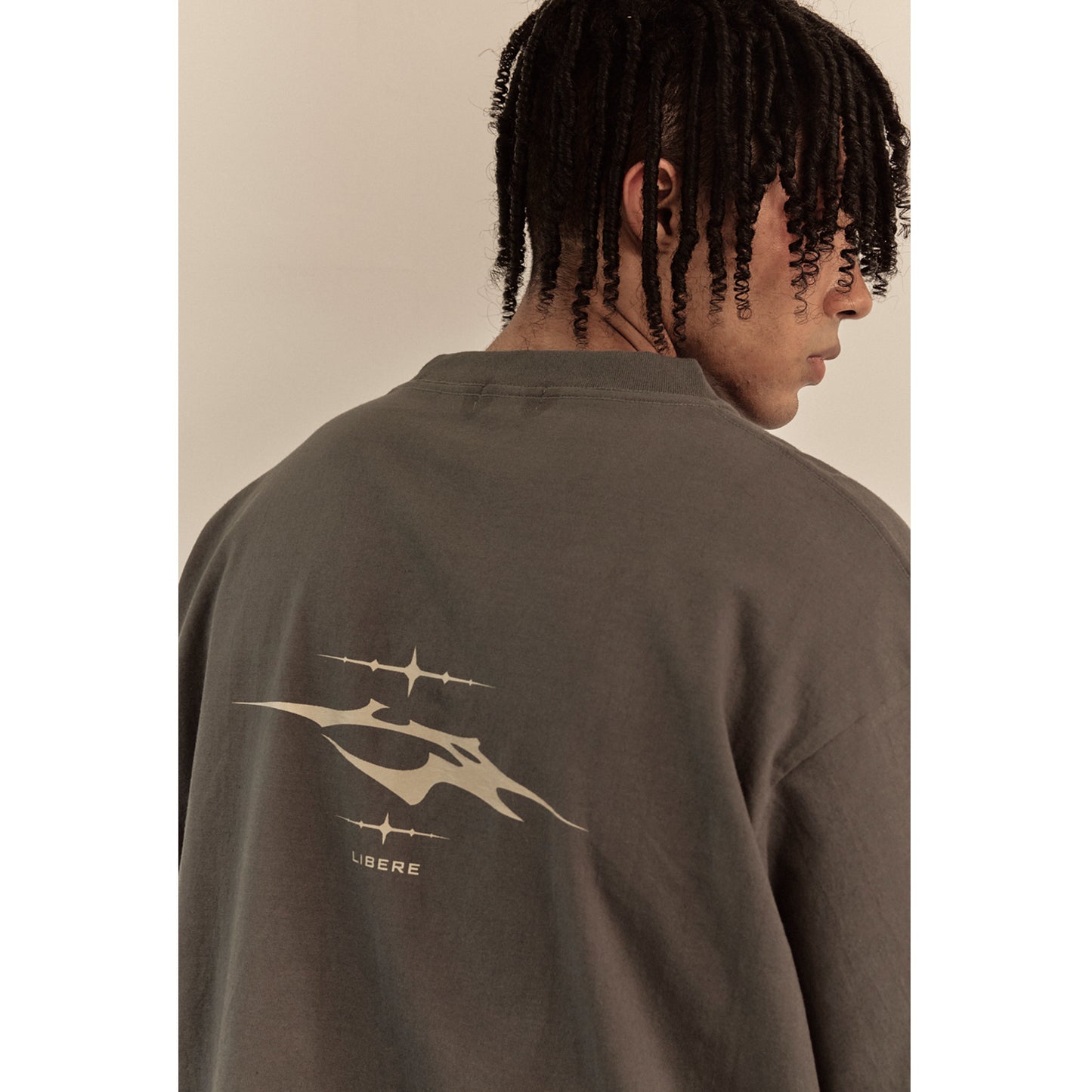 LR LOGO T-SHIRT / CHARCOAL