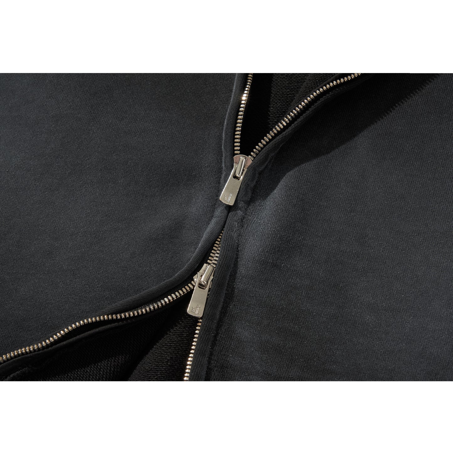 LOGO ZIP-UP HOODIE / BLACK