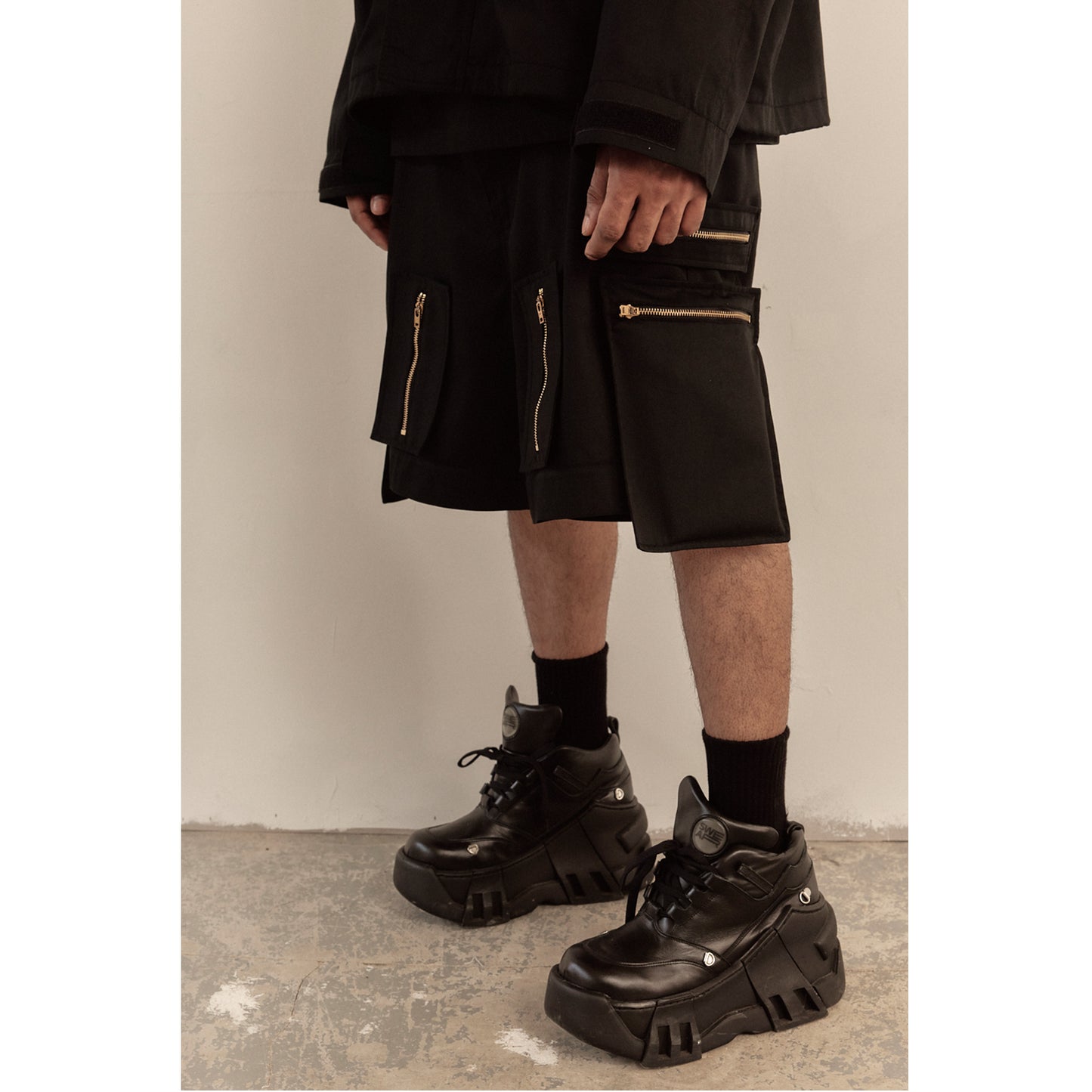 MULTI ZIP POCKET PANTS / BLACK