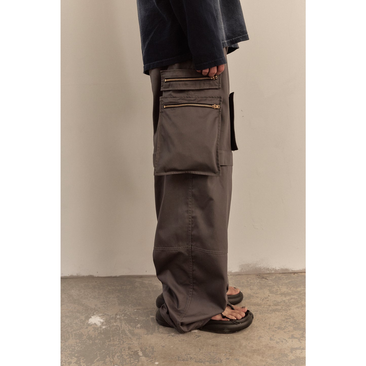 MULTI ZIP POCKET PANTS / CHARCOAL