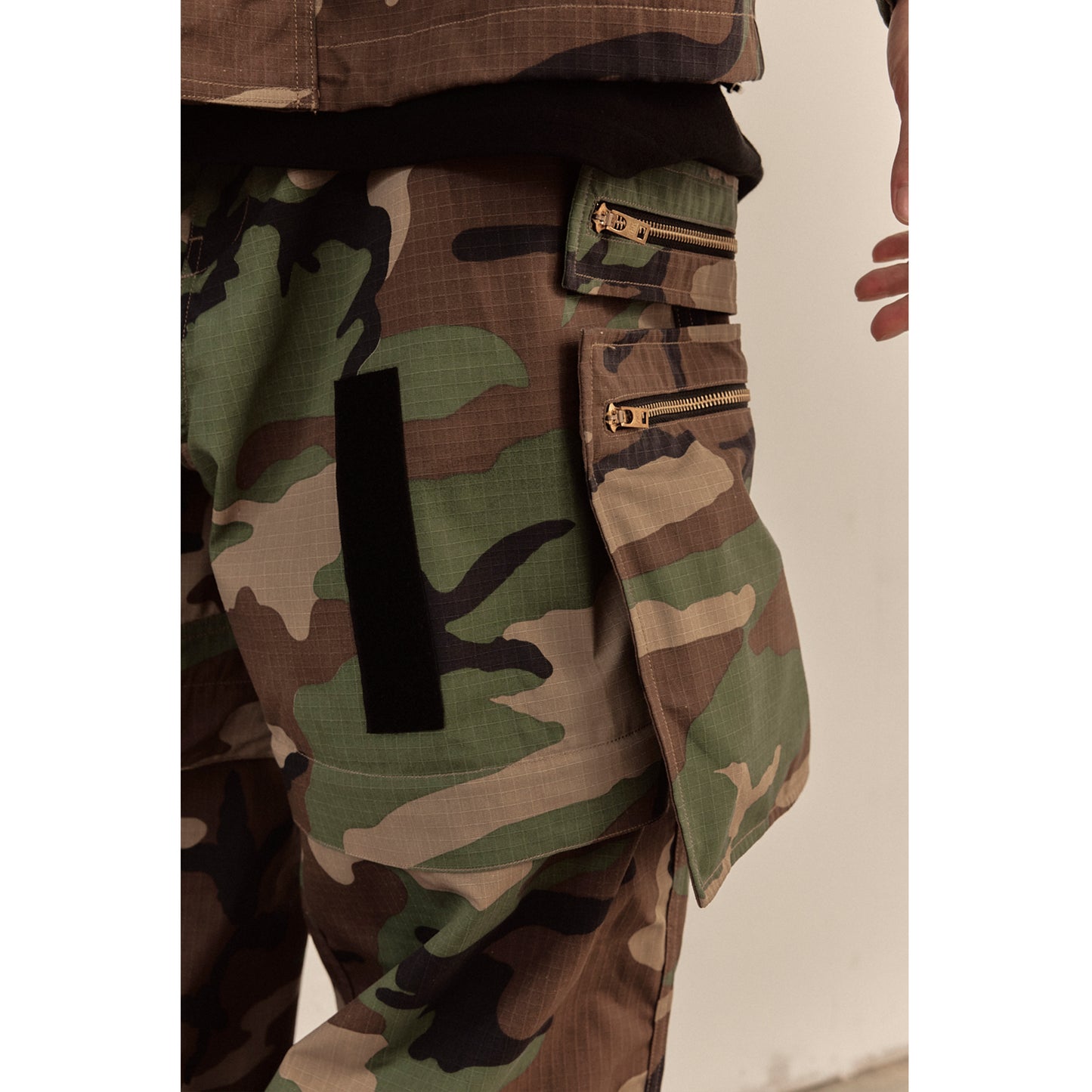 MULTI ZIP POCKET PANTS / CAMO