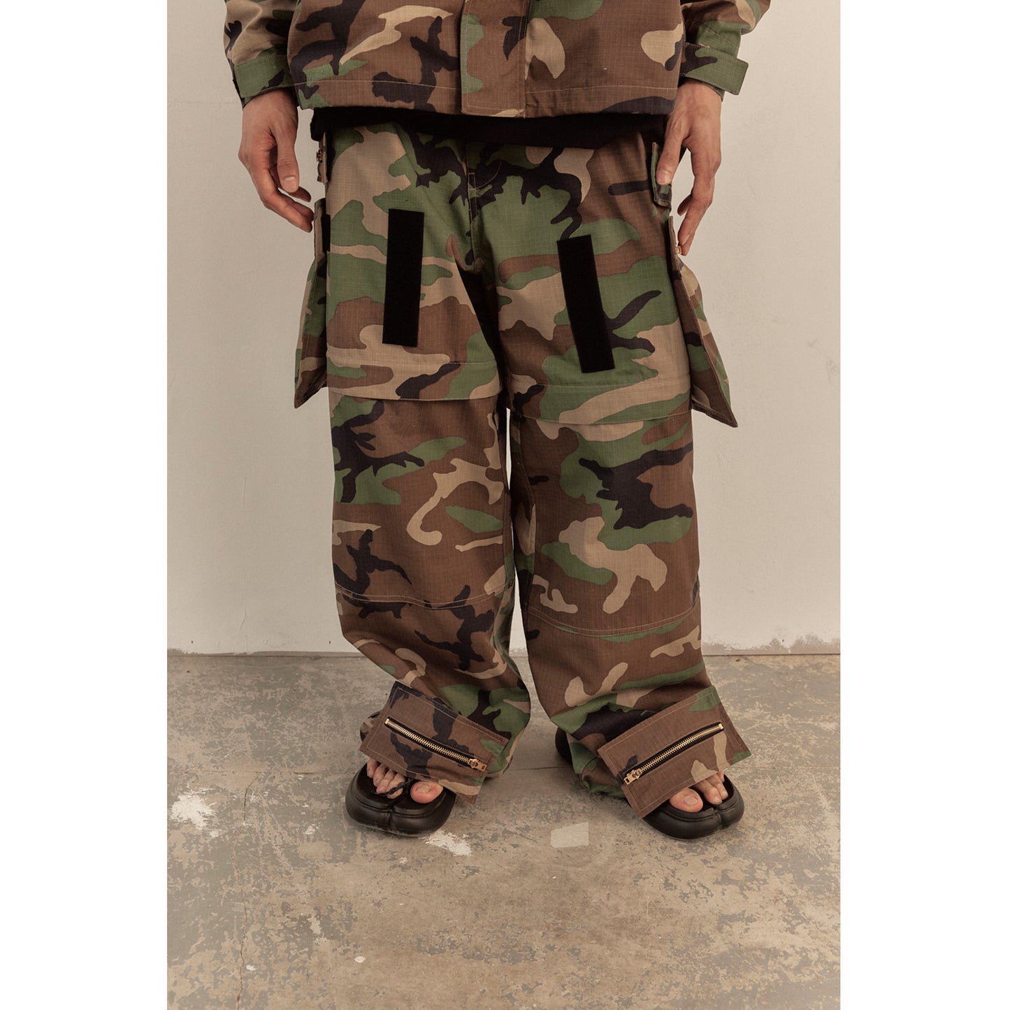 MULTI ZIP POCKET PANTS / CAMO