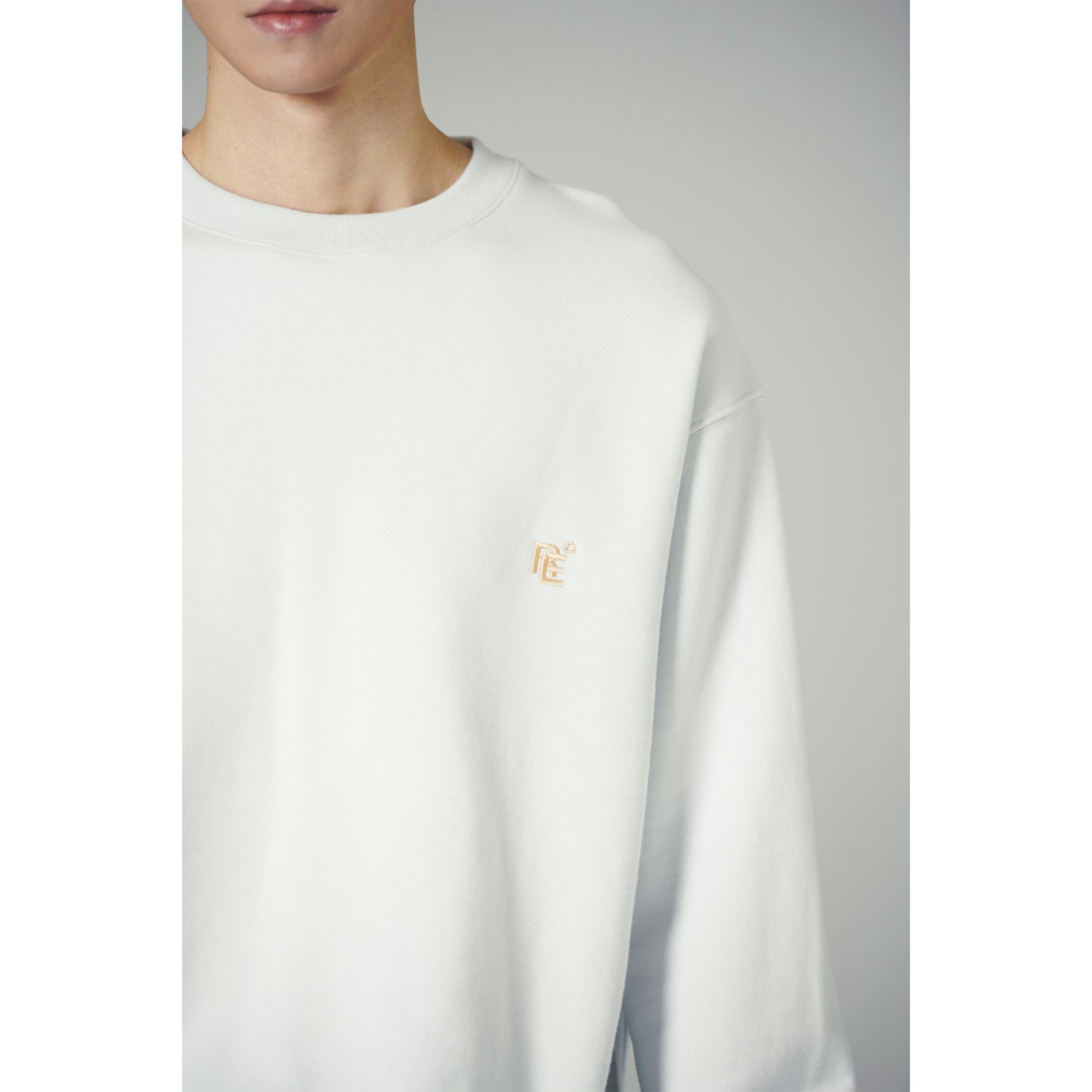LOGO CREW SWEAT / ICE WHITE