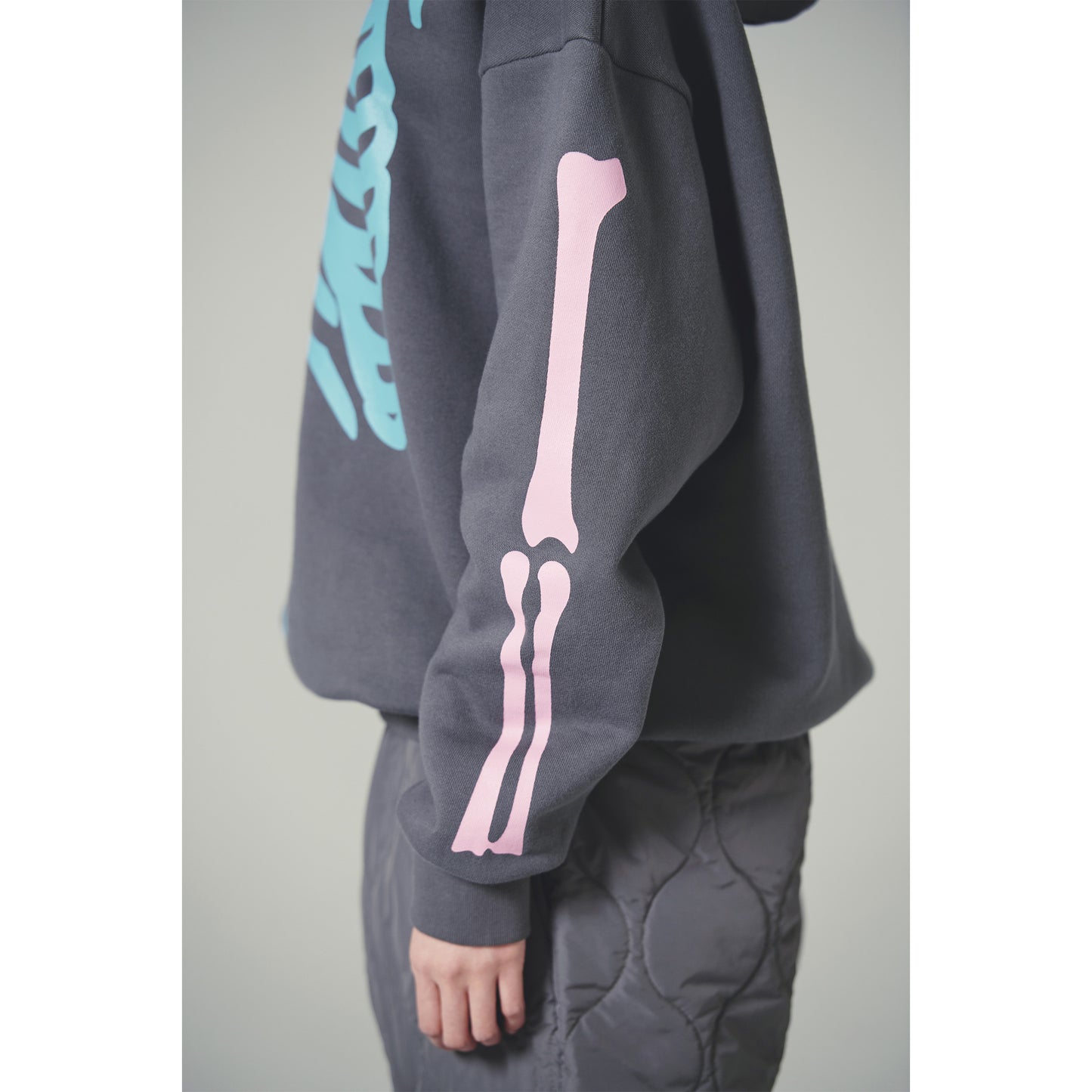 PARADOX BONE HOODIE / CHARCOAL