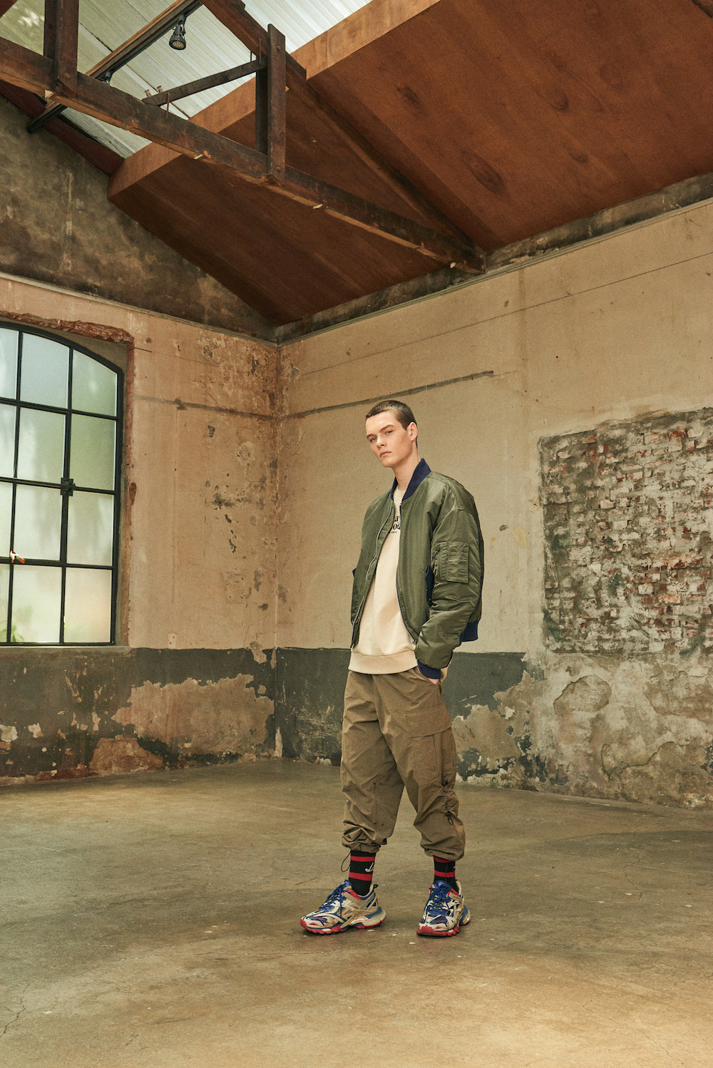 BOMBER JACKET/OLIVE
