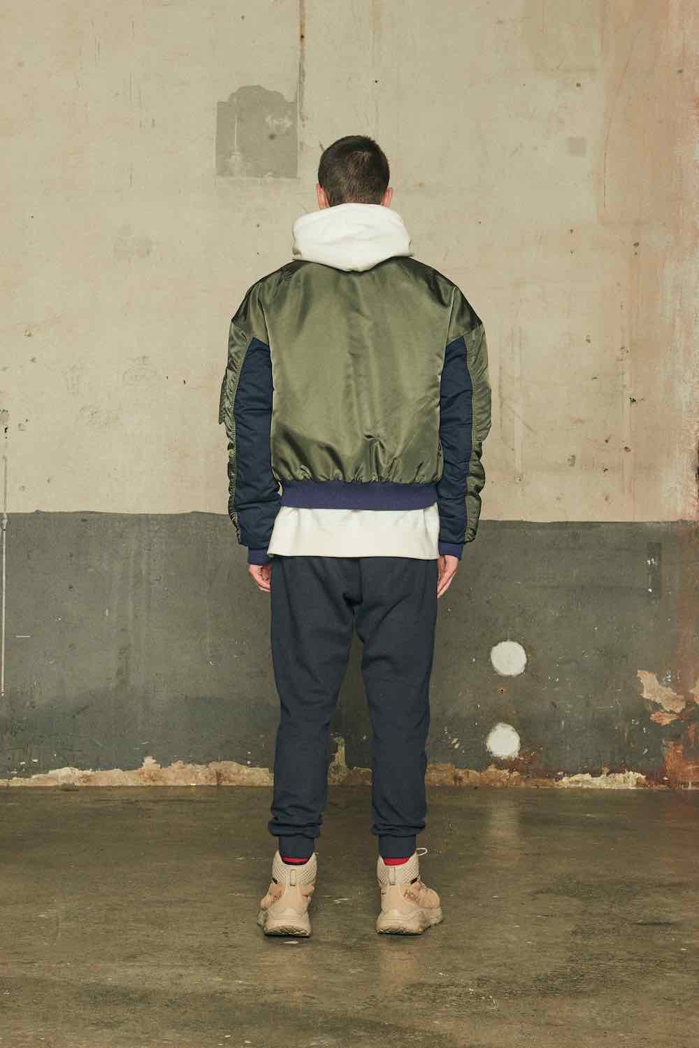BOMBER JACKET/OLIVE