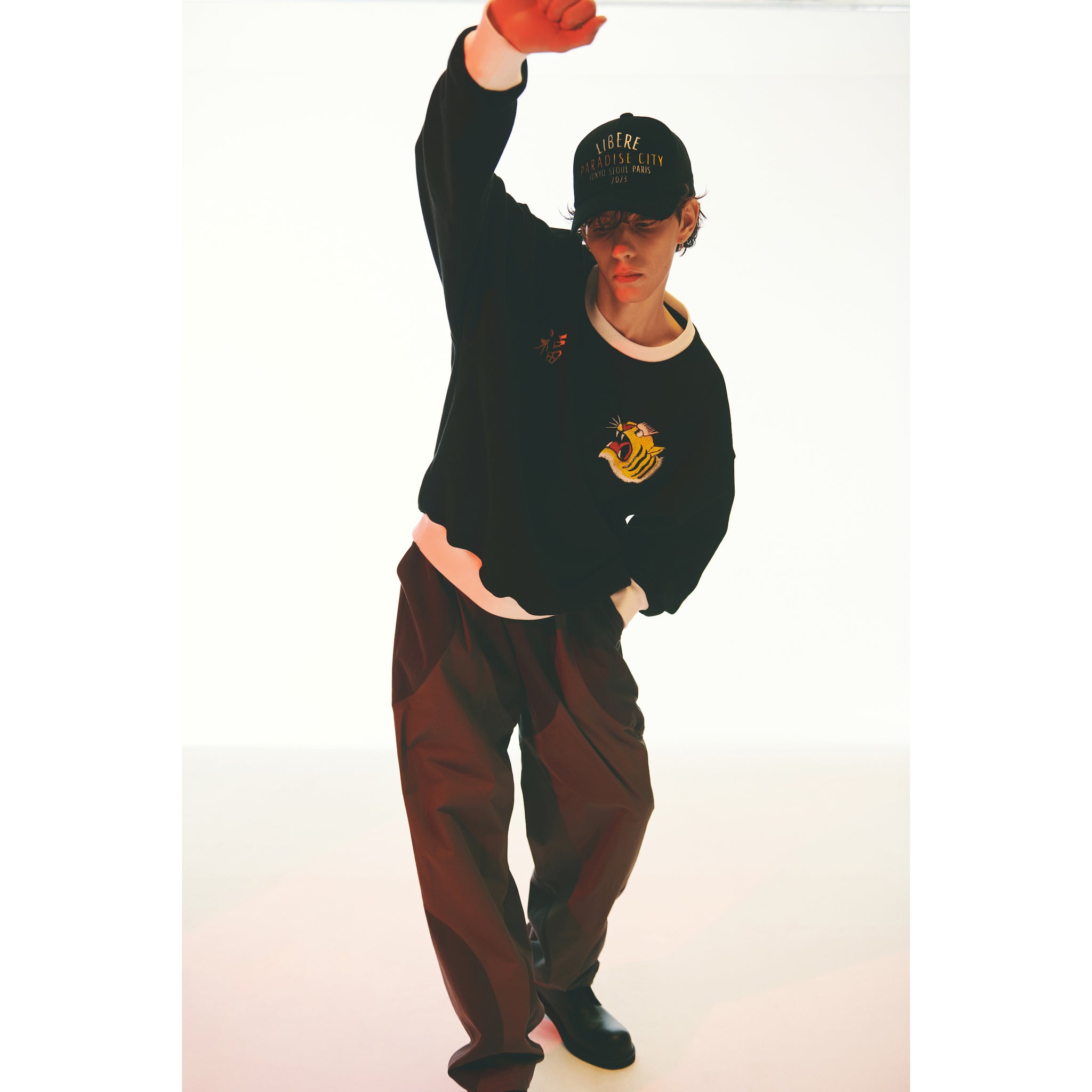 SOUVENIR SWEAT / BLACK