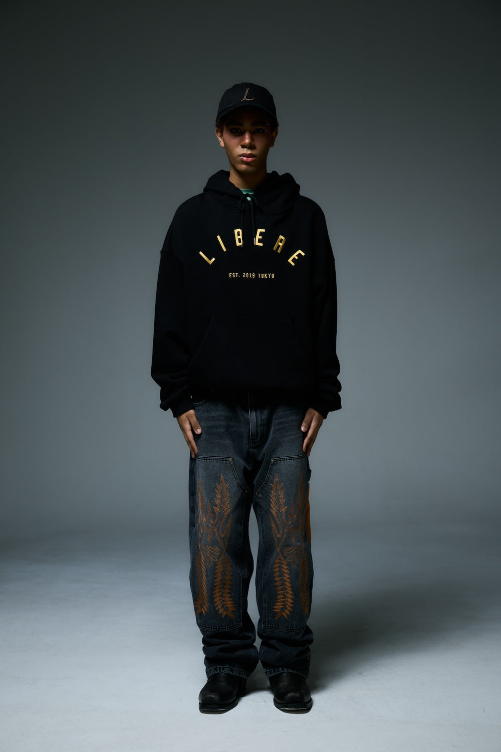 LOGO HOODIE / BLACK