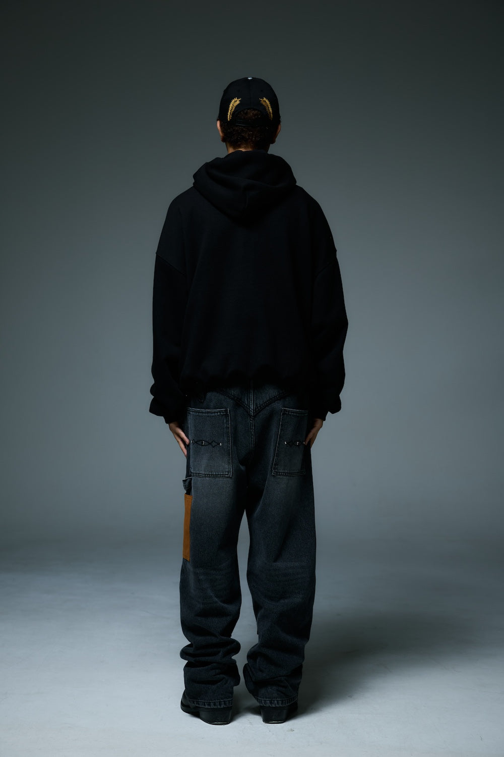 LOGO HOODIE / BLACK