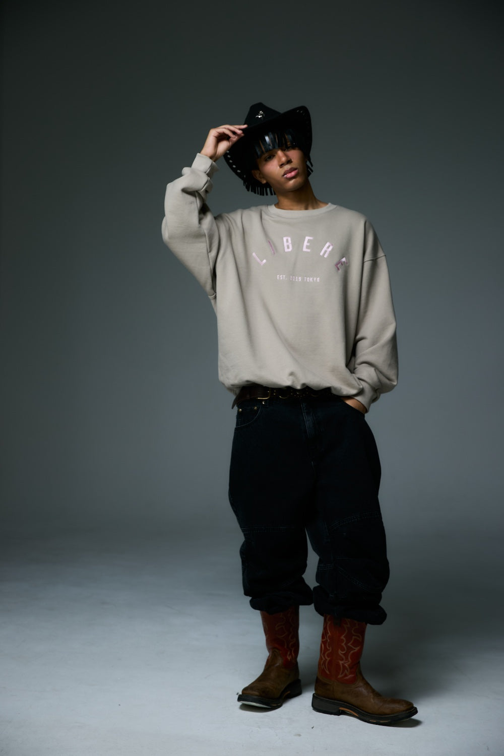 LOGO CREWNECK SWEAT / BROWN