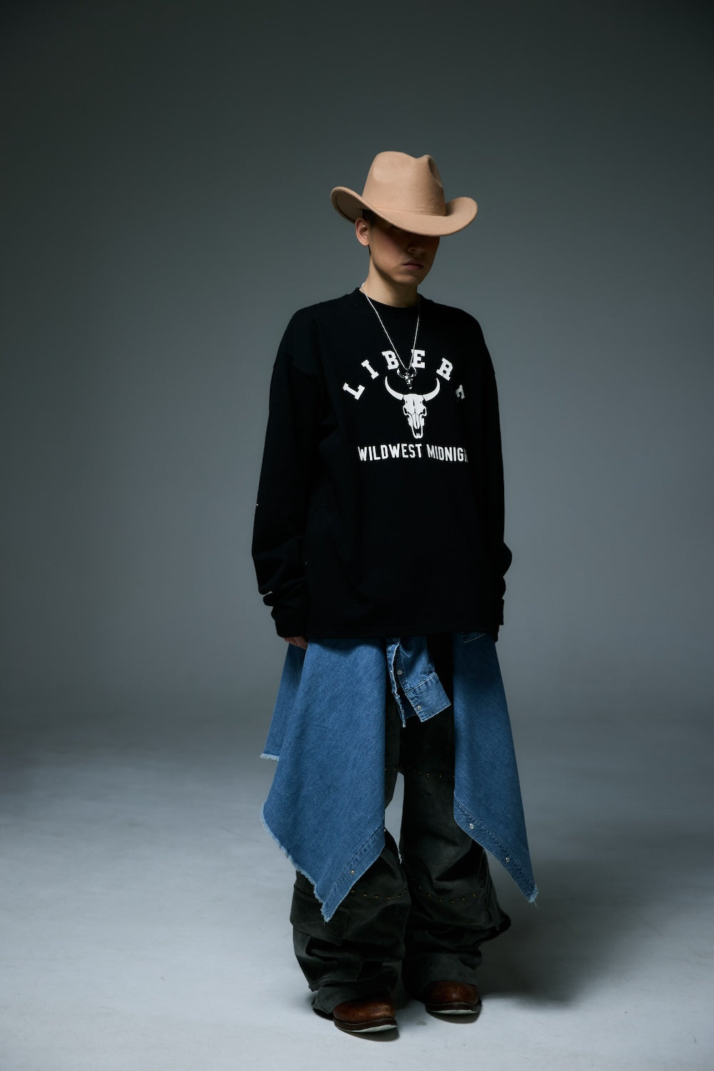 BISON BULL LONG SLEEVE T-SHIRTS / BLACK