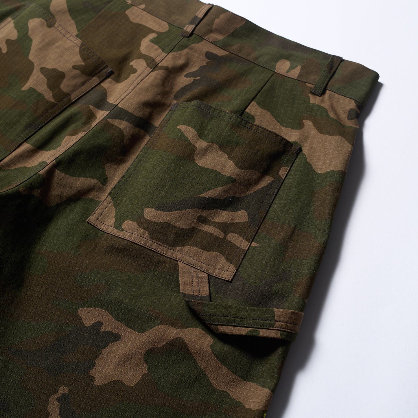 WIDE CROP CARPENTER PANTS / MILITARY CAMO