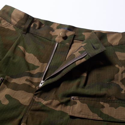 WIDE CROP CARPENTER PANTS / MILITARY CAMO