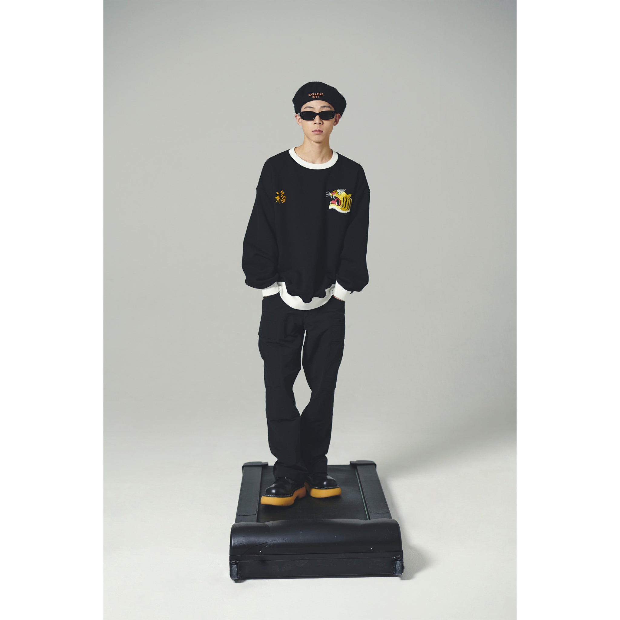 SOUVENIR SWEAT / BLACK