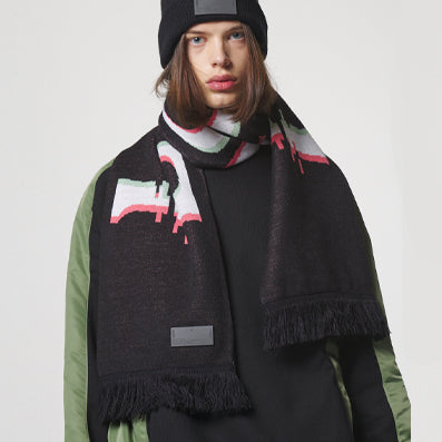 GLITCH LOGO MUFFLER / BLACK