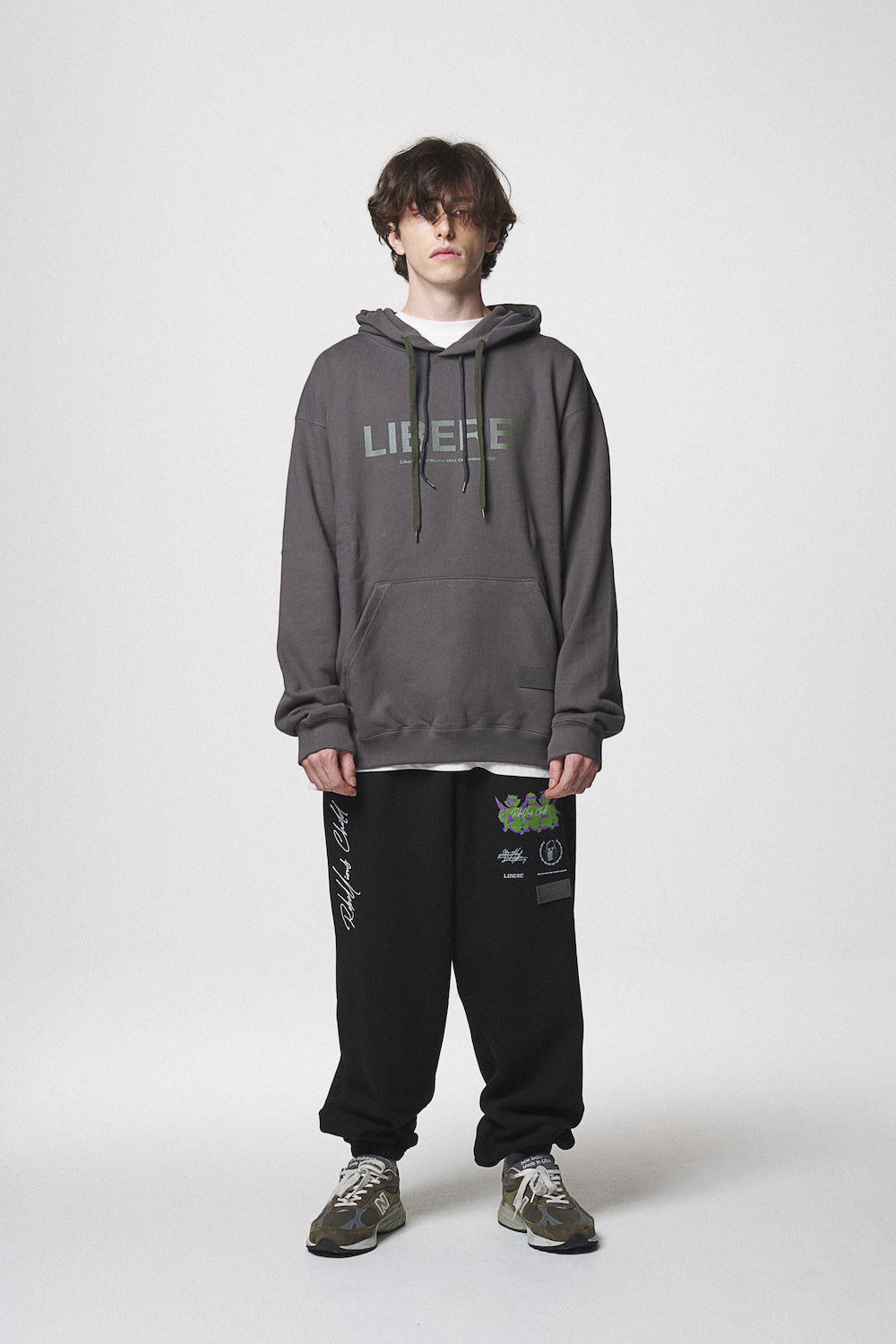 21 LOGO HOODIE / CHARCOAL