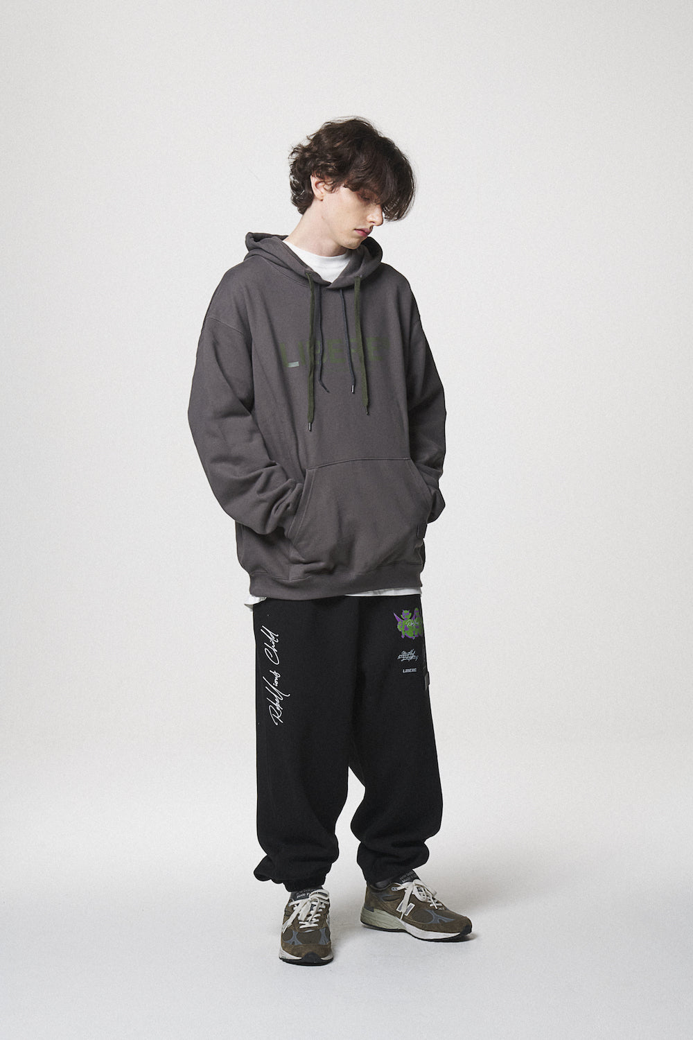 21 LOGO HOODIE / CHARCOAL