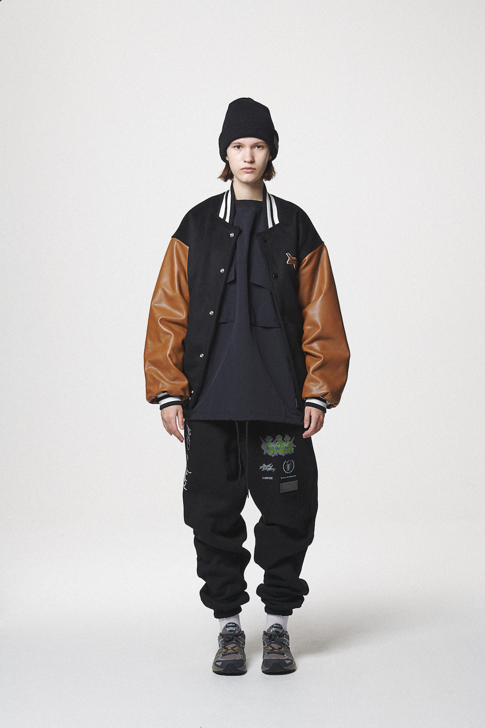 LEATHER SLEEVE STADIUM JACKET / BLACK