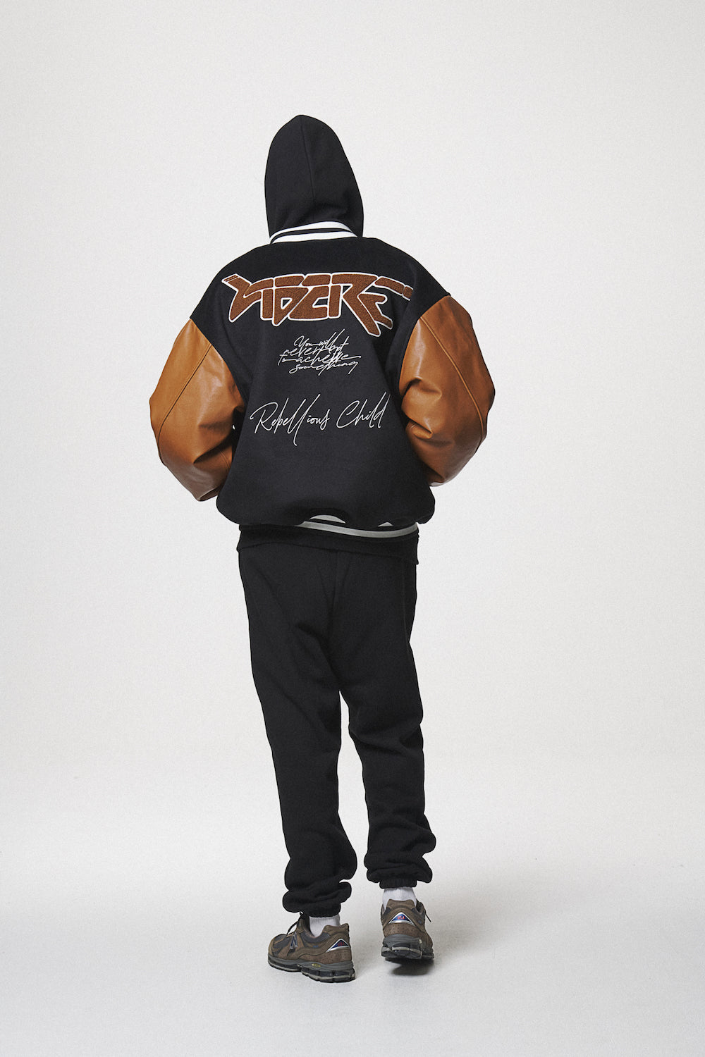 LEATHER SLEEVE STADIUM JACKET / BLACK