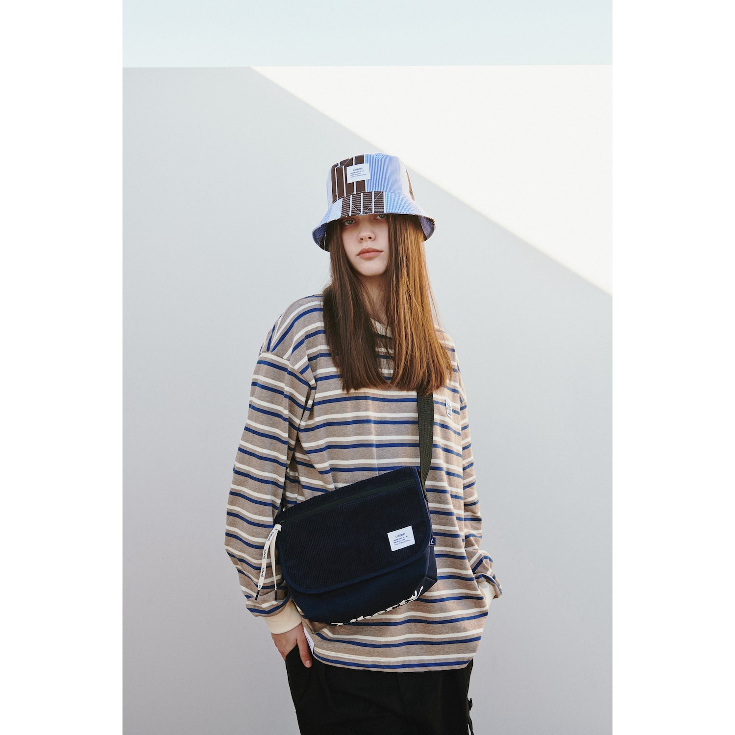 MESSENGER BAG