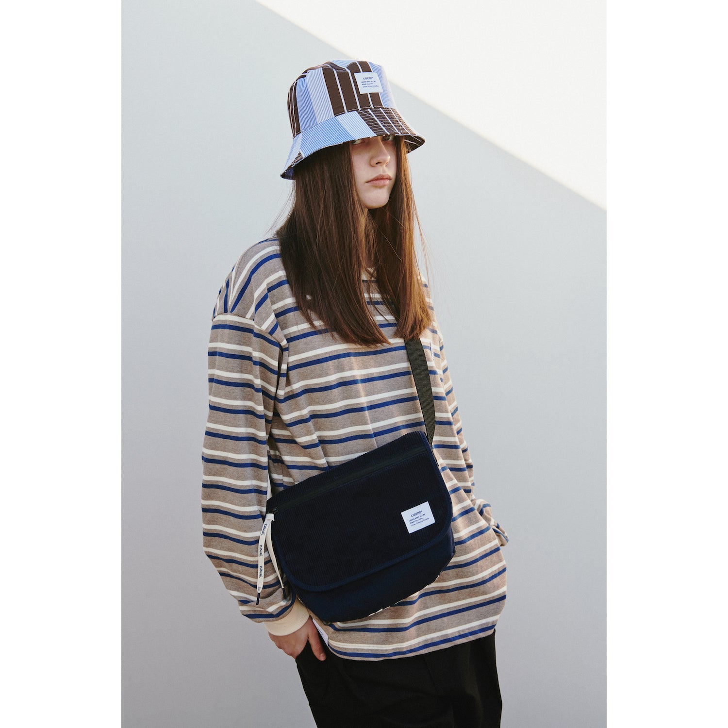 MESSENGER BAG