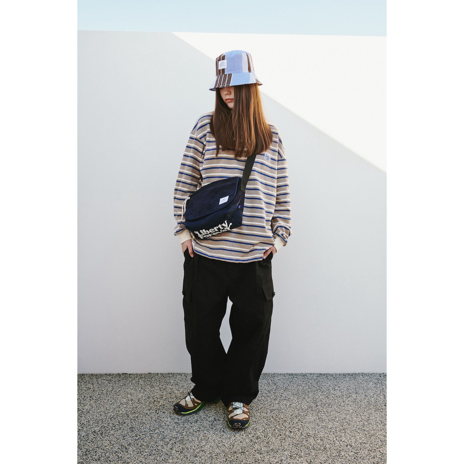 MESSENGER BAG