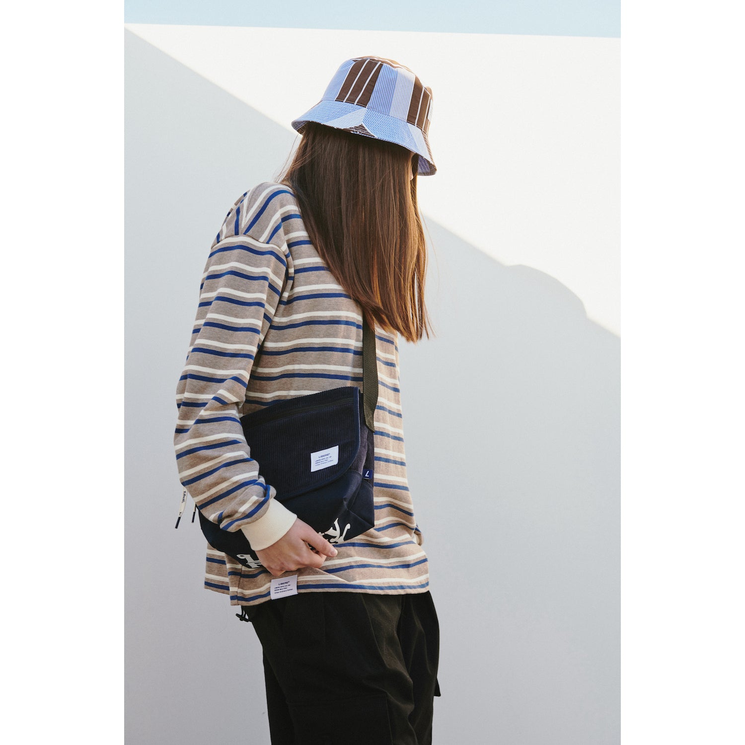 MESSENGER BAG