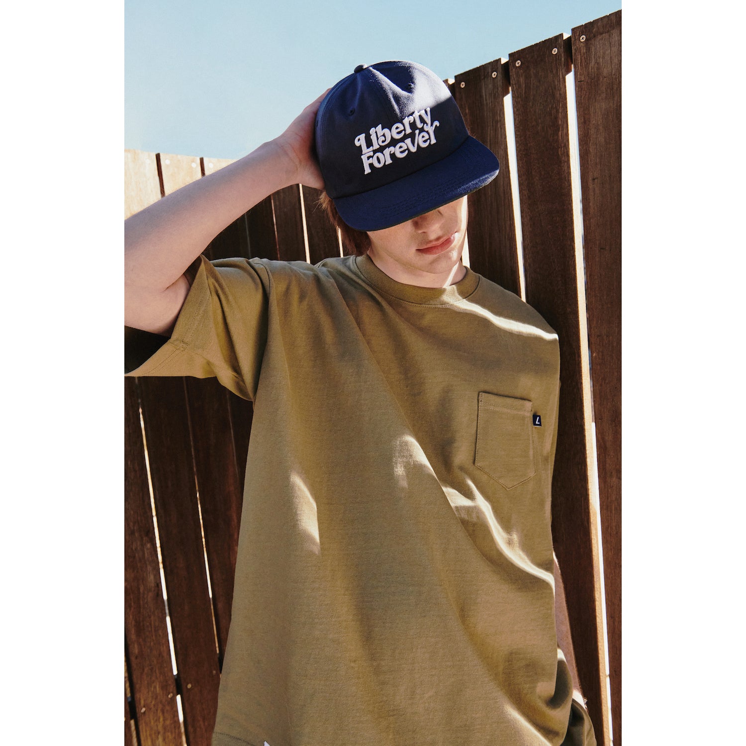 SLOGAN POCKET T-SHIRT / OLIVE
