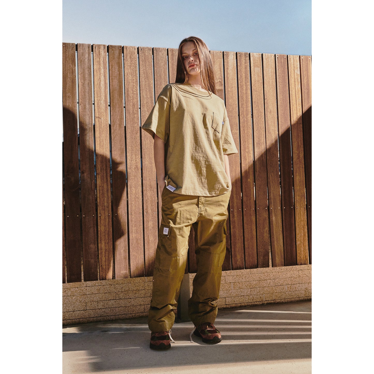 SLOGAN POCKET T-SHIRT / OLIVE