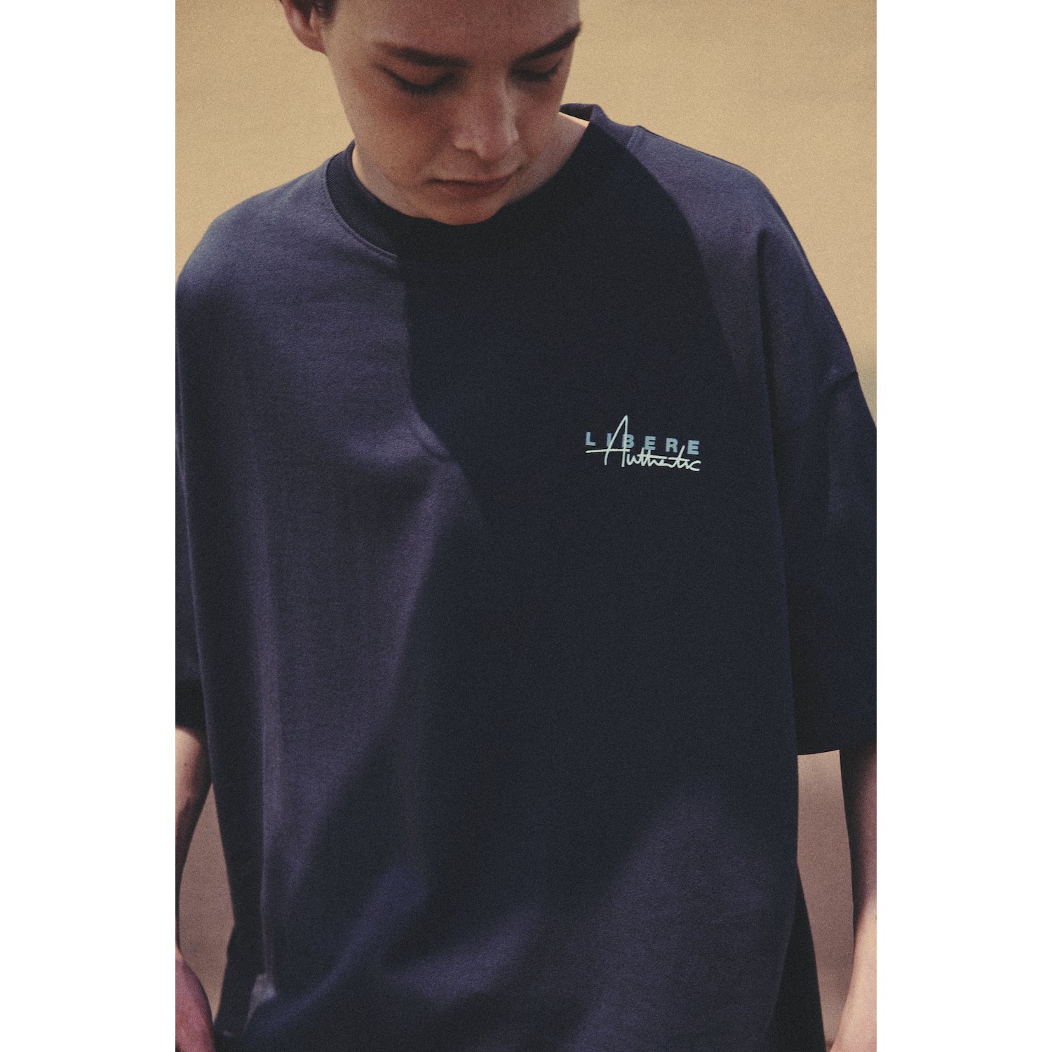 LIBERE AUTHENTIC LOGO TEE / CHARCOAL