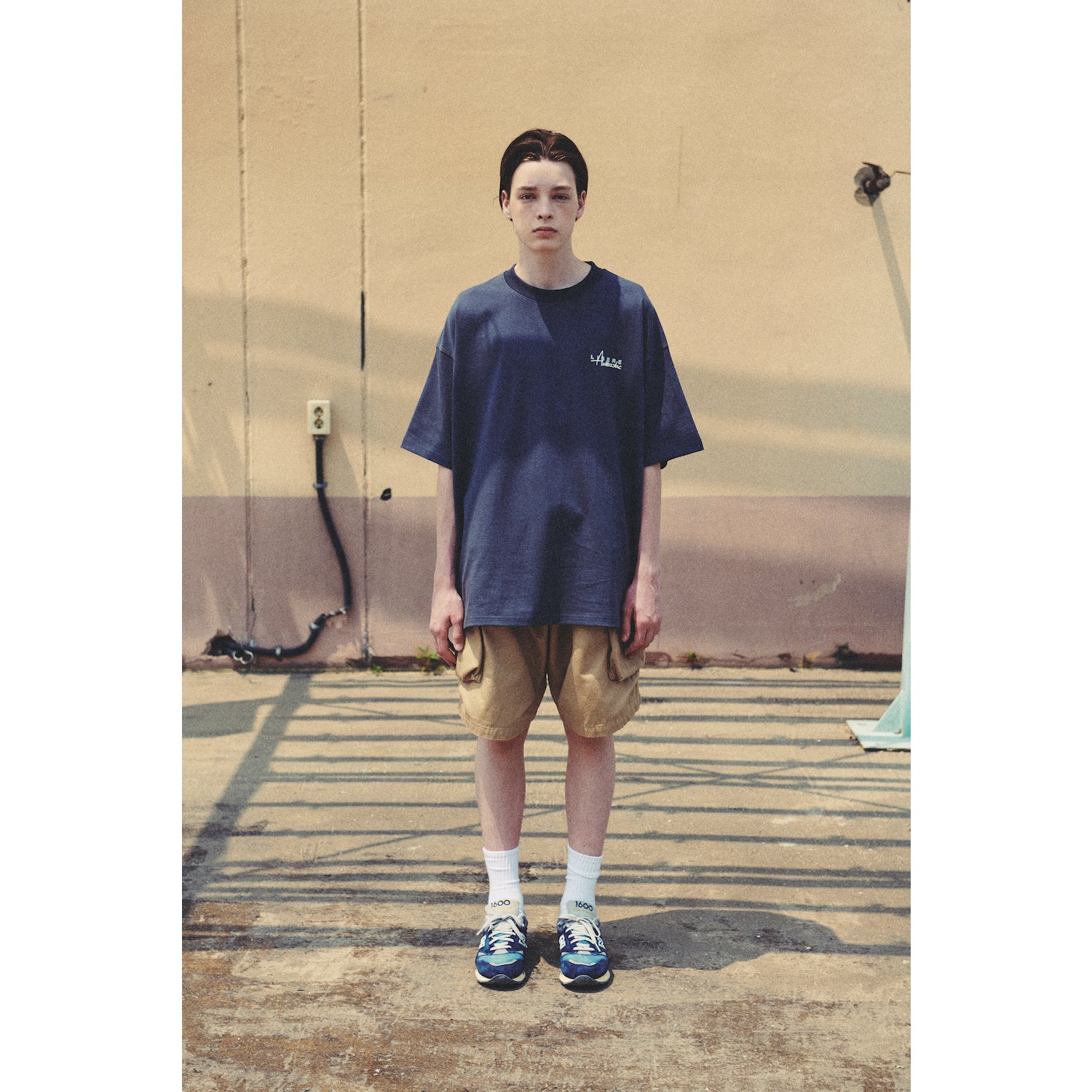 LIBERE AUTHENTIC LOGO TEE / CHARCOAL