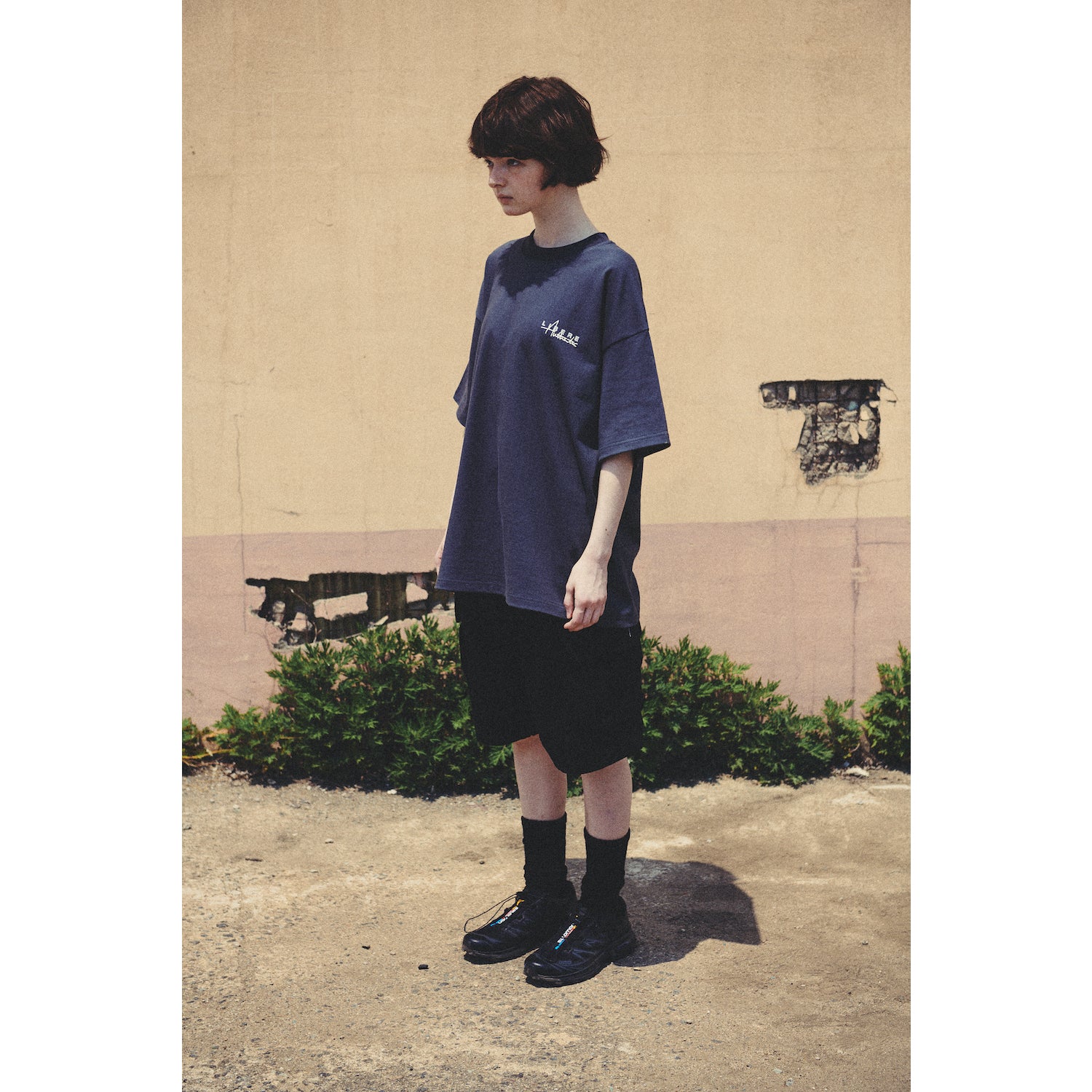 LIBERE AUTHENTIC LOGO TEE / CHARCOAL