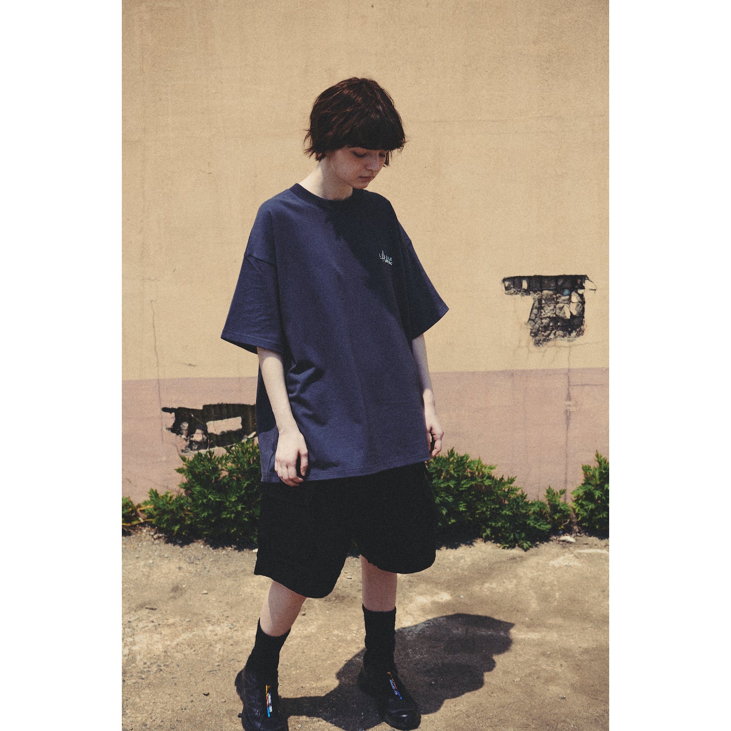 LIBERE AUTHENTIC LOGO TEE / CHARCOAL