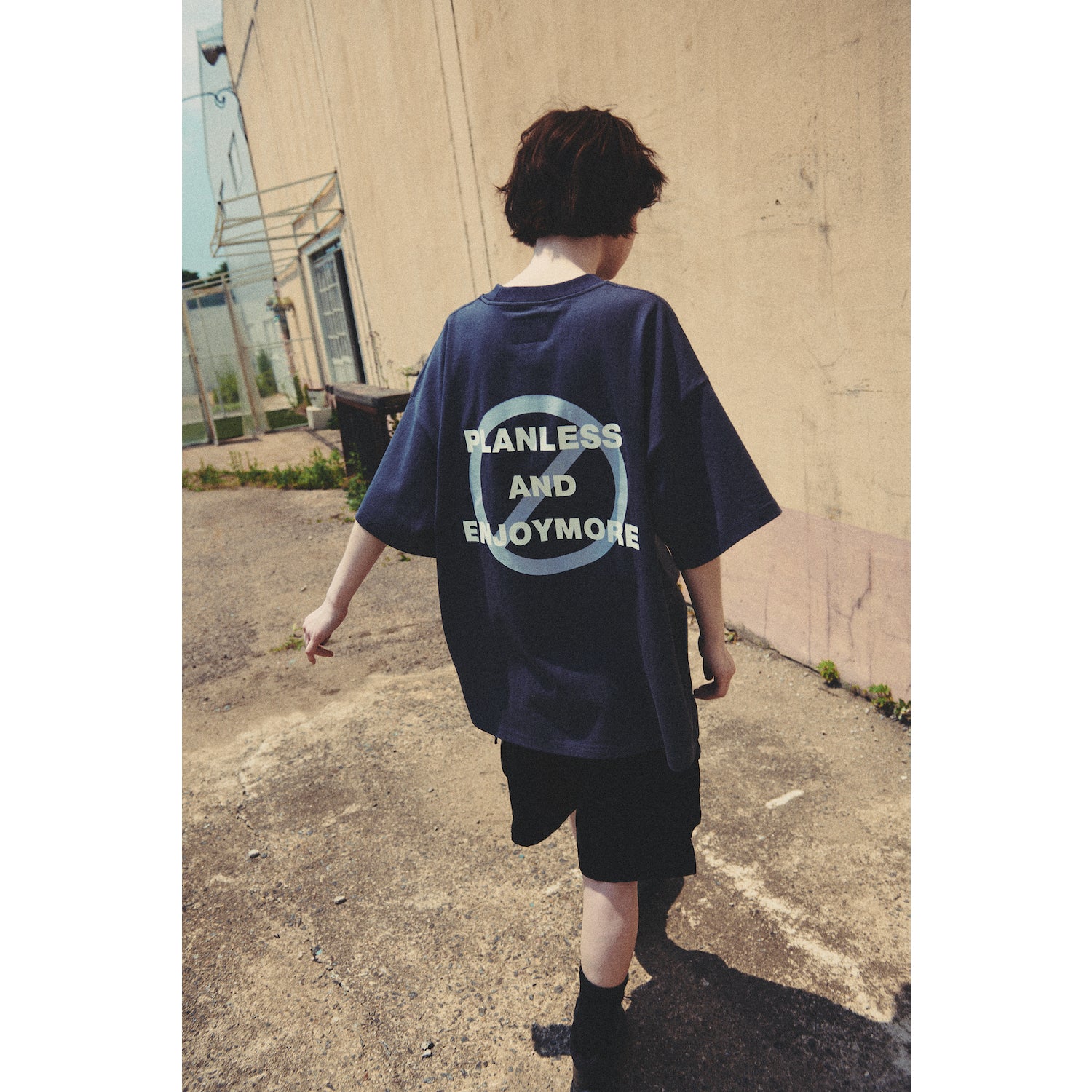 LIBERE AUTHENTIC LOGO TEE / CHARCOAL